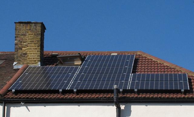 要求您的太阳能电池板安装专业人员和过程的问题