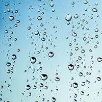 太阳能电池板可以通过雨水提供动力